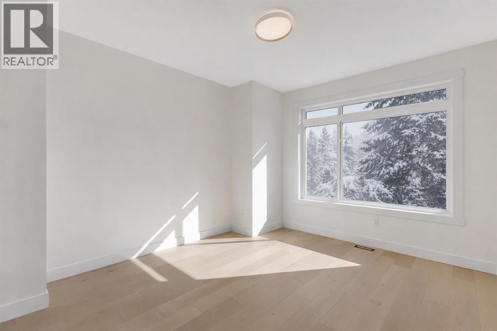 415 37 Avenue NW — photo 24