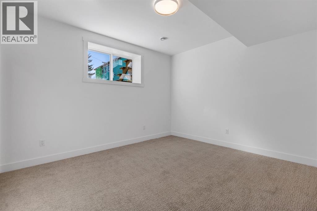 415 37 Avenue NW — photo 29