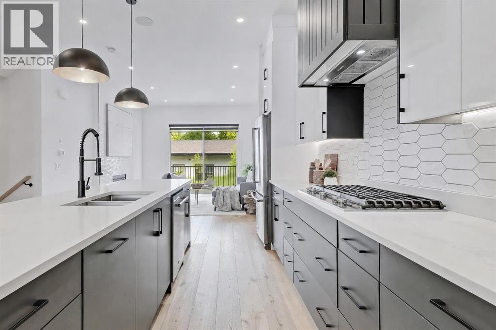 523 55 Avenue SW — photo 9