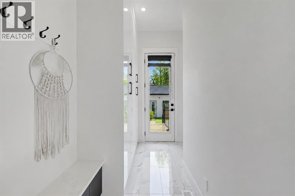 523 55 Avenue SW — photo 14