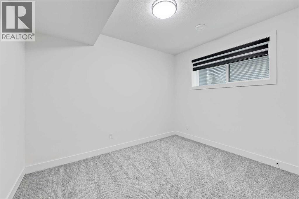 523 55 Avenue SW — photo 41