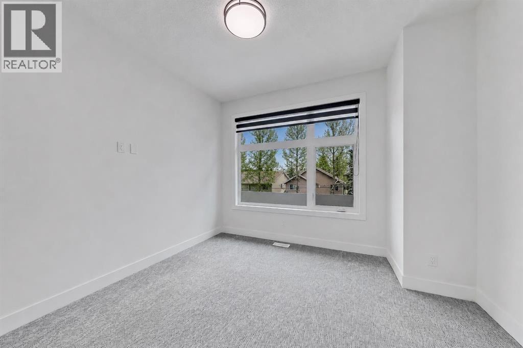 523 55 Avenue SW — photo 33