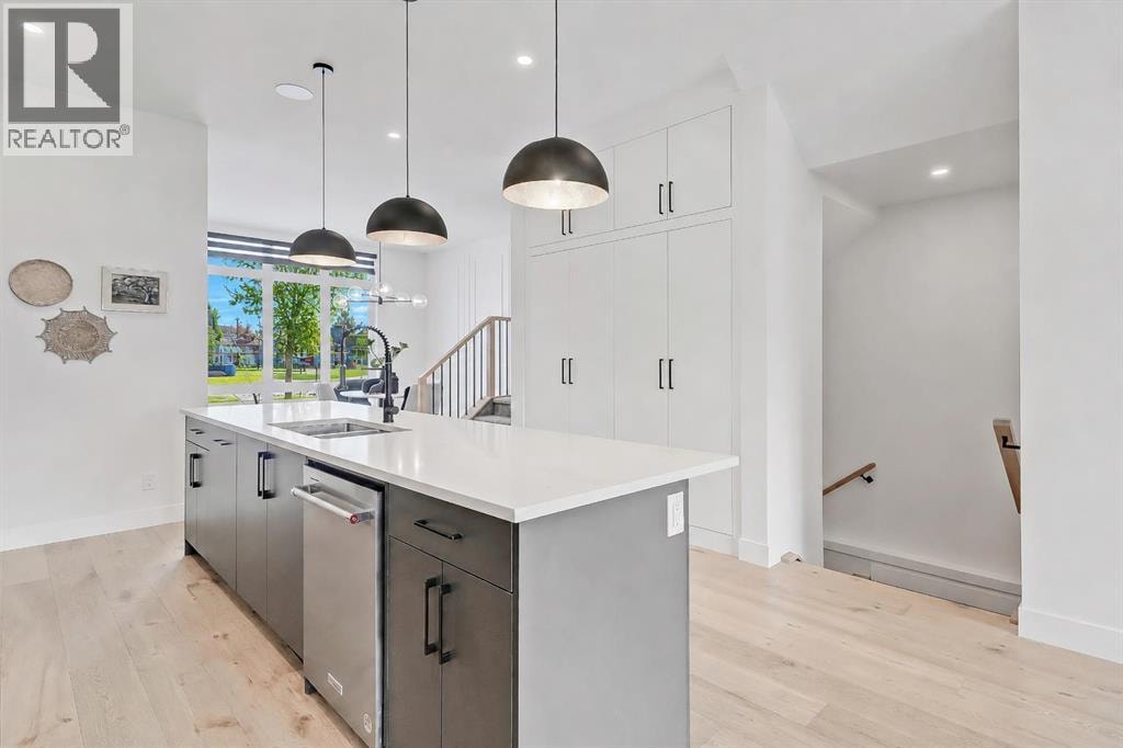 523 55 Avenue SW — photo 7