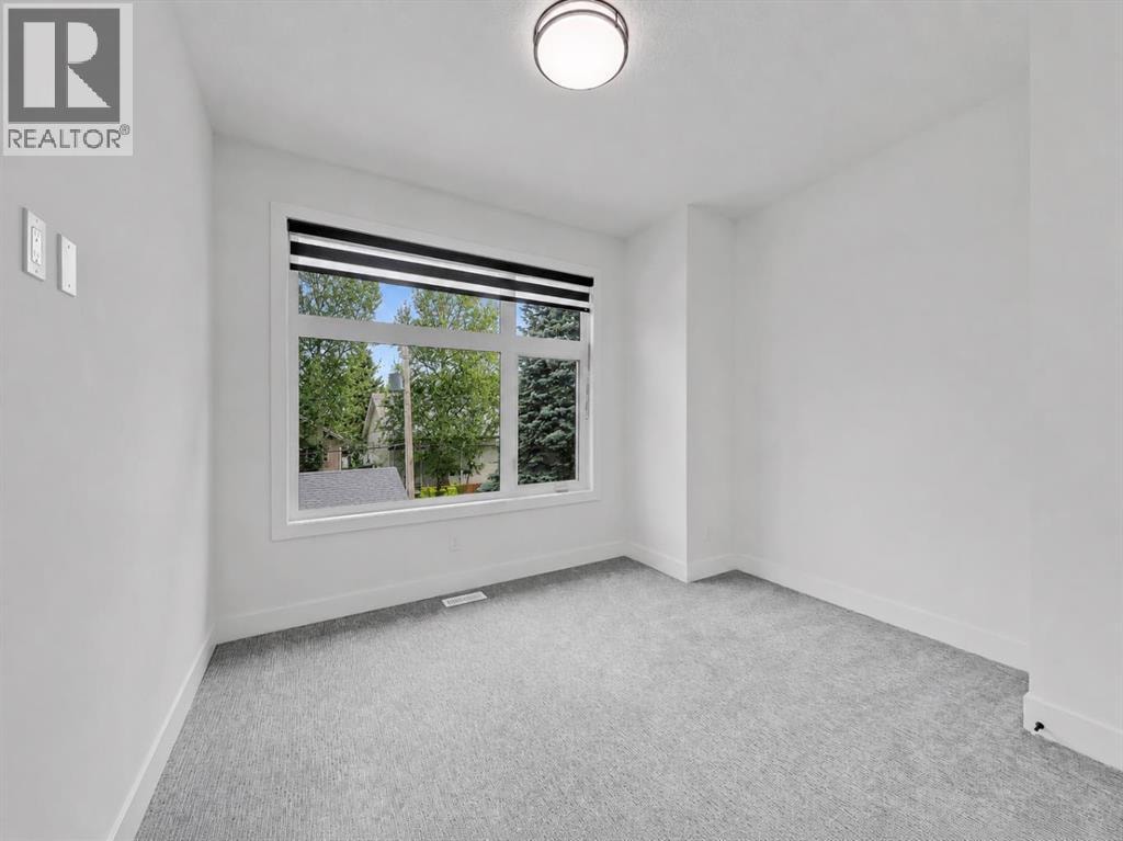 523 55 Avenue SW — photo 32