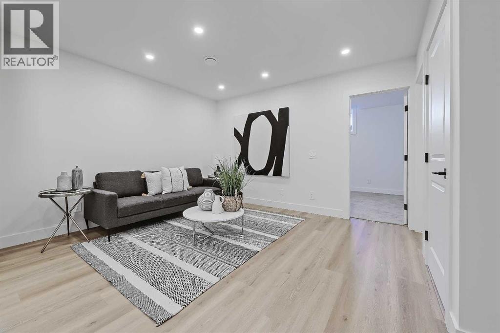 520 22 Avenue NW — photo 33