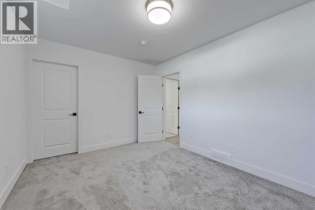 520 22 Avenue NW — photo 36