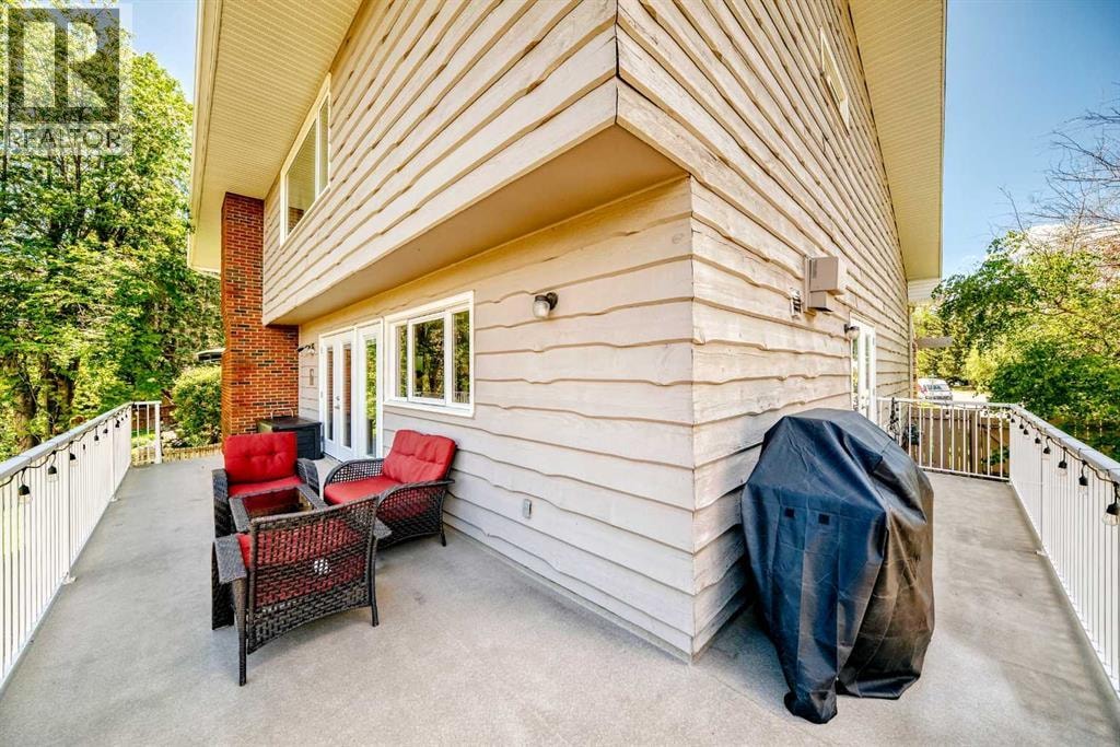 1912 Palliser Drive SW — photo 42