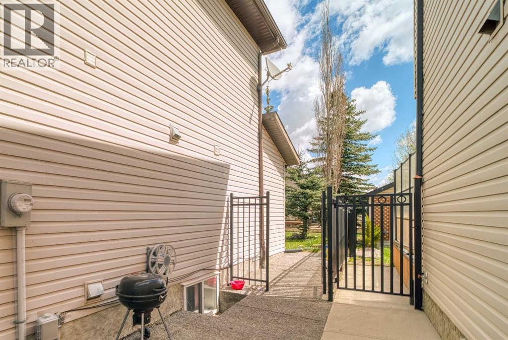 100 Royal Birch Crescent NW — photo 43