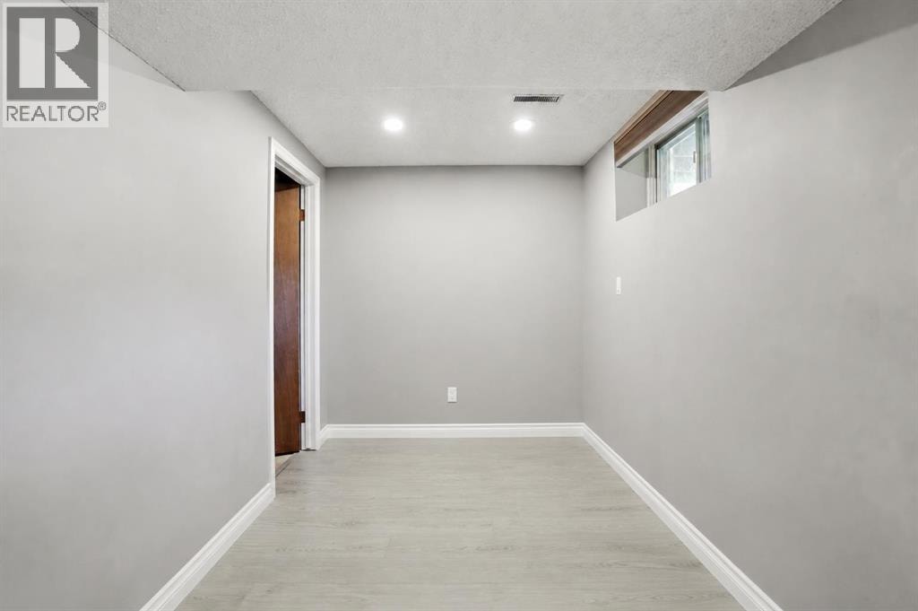 3056 32A Street SE — photo 22