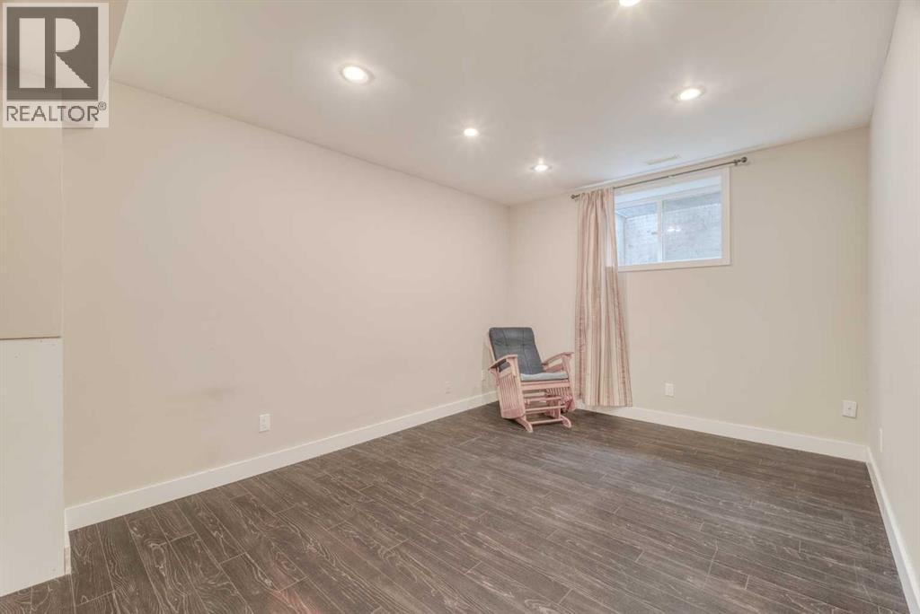 100 Royal Birch Crescent NW — photo 40