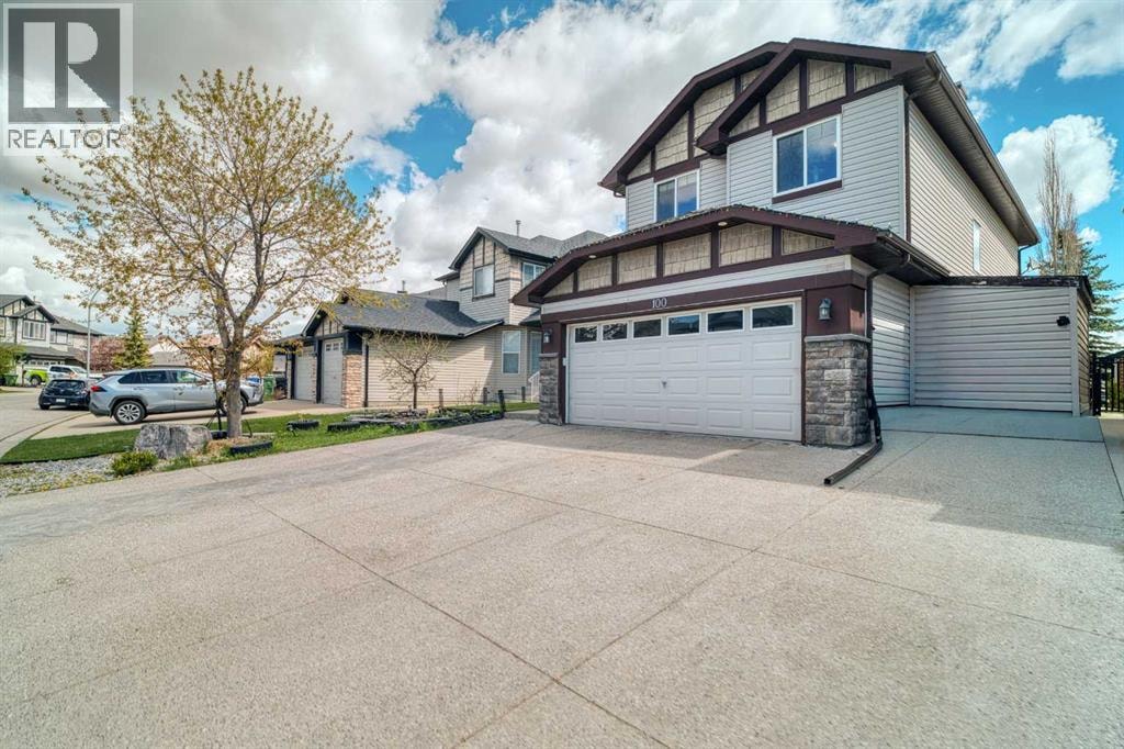 100 Royal Birch Crescent NW — photo 2
