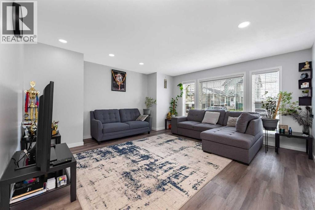 2 Saddlefield Crescent NE — photo 3