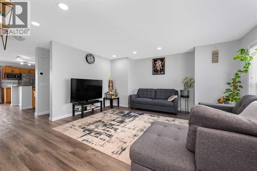 2 Saddlefield Crescent NE — photo 4