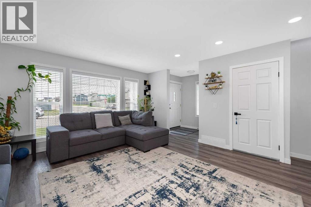 2 Saddlefield Crescent NE — photo 6