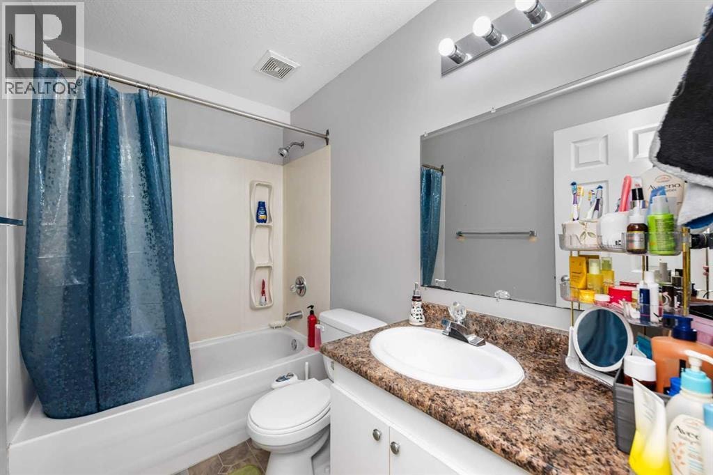 2 Saddlefield Crescent NE — photo 26
