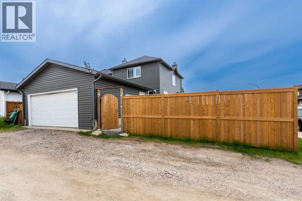 2 Saddlefield Crescent NE — photo 32