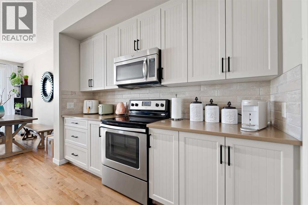 124 Masters Crescent SE — photo 8