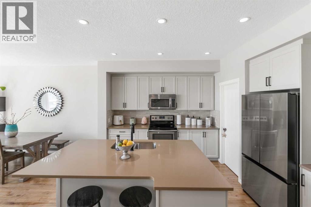 124 Masters Crescent SE — photo 9