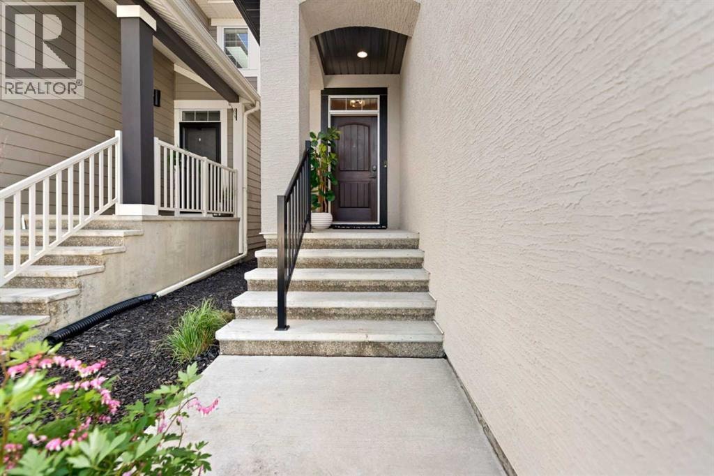 124 Masters Crescent SE — photo 2