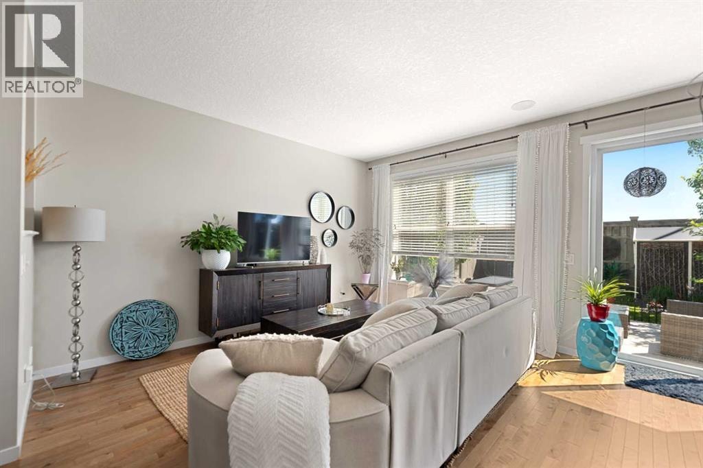 124 Masters Crescent SE — photo 12