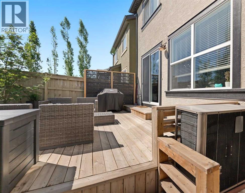 124 Masters Crescent SE — photo 16