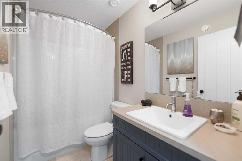 124 Masters Crescent SE — photo 40