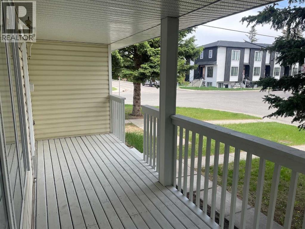 3103 39 Street SW — photo 2