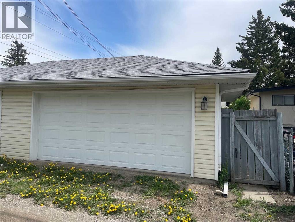 3103 39 Street SW — photo 28