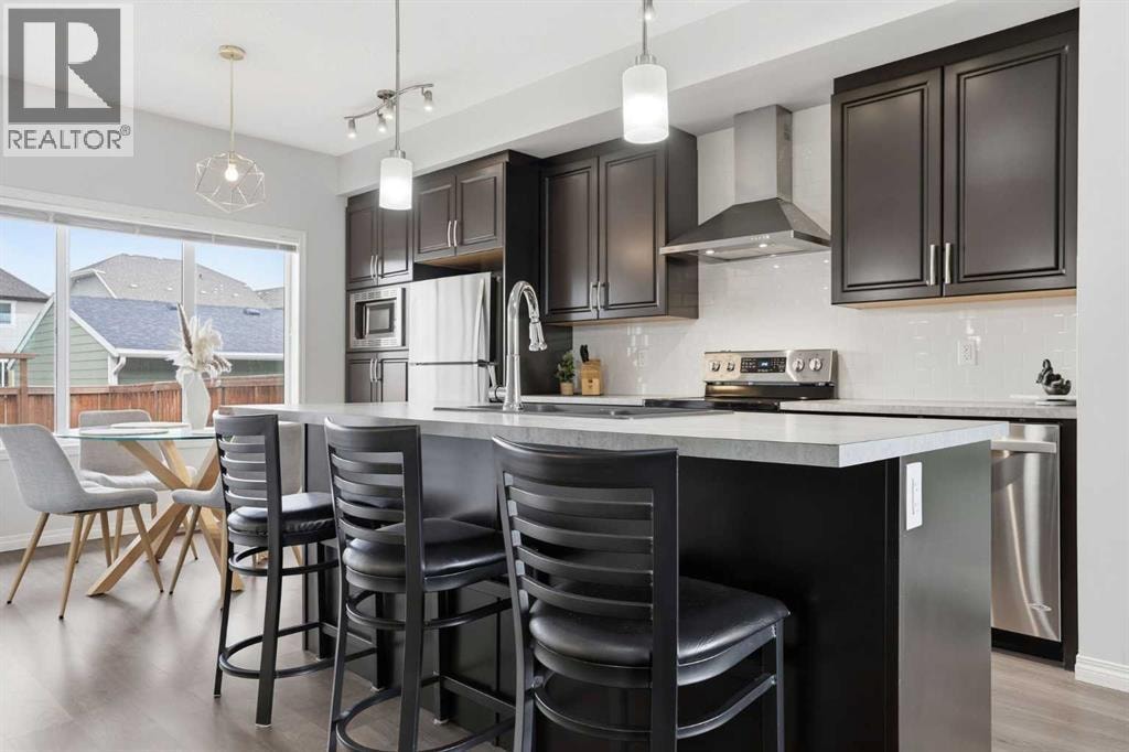632 Mahogany Boulevard SE — photo 2