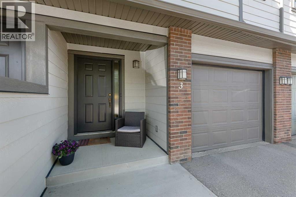 3, 185 Woodridge Drive SW — photo 2