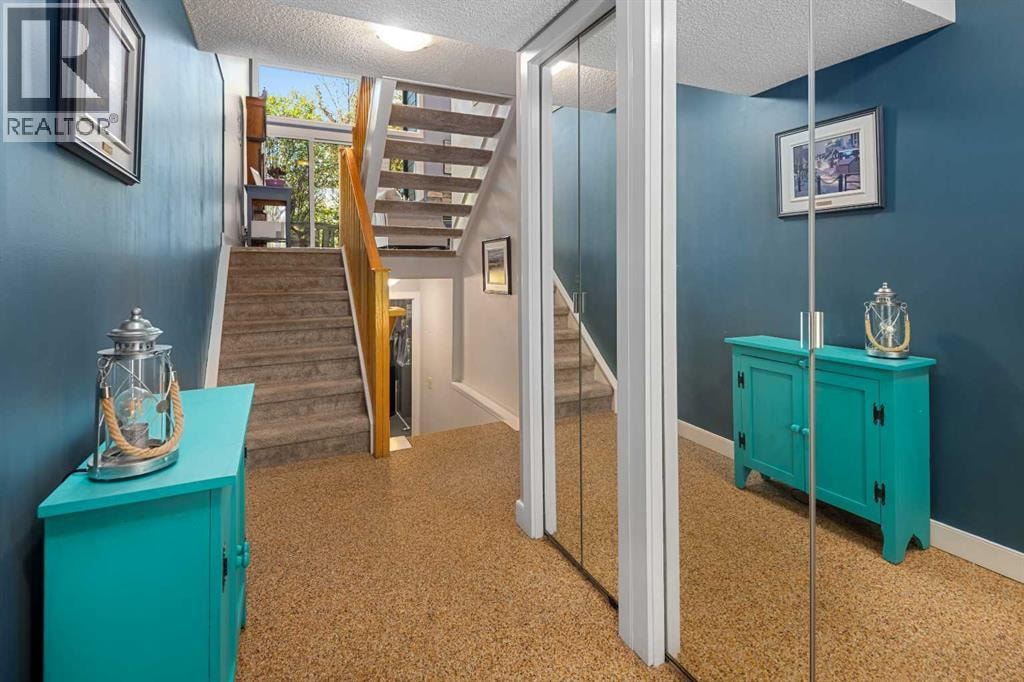 3, 185 Woodridge Drive SW — photo 3