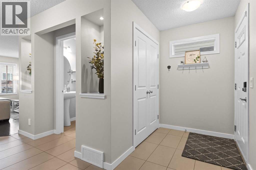 74 Hillcrest Street SW — photo 2