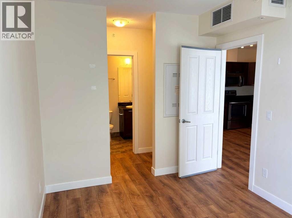 208, 3820 Brentwood Road NW — photo 8