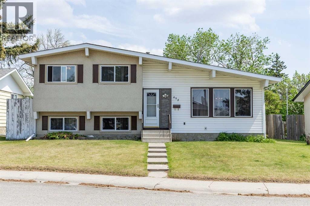 452 Manora Way NE — photo 2