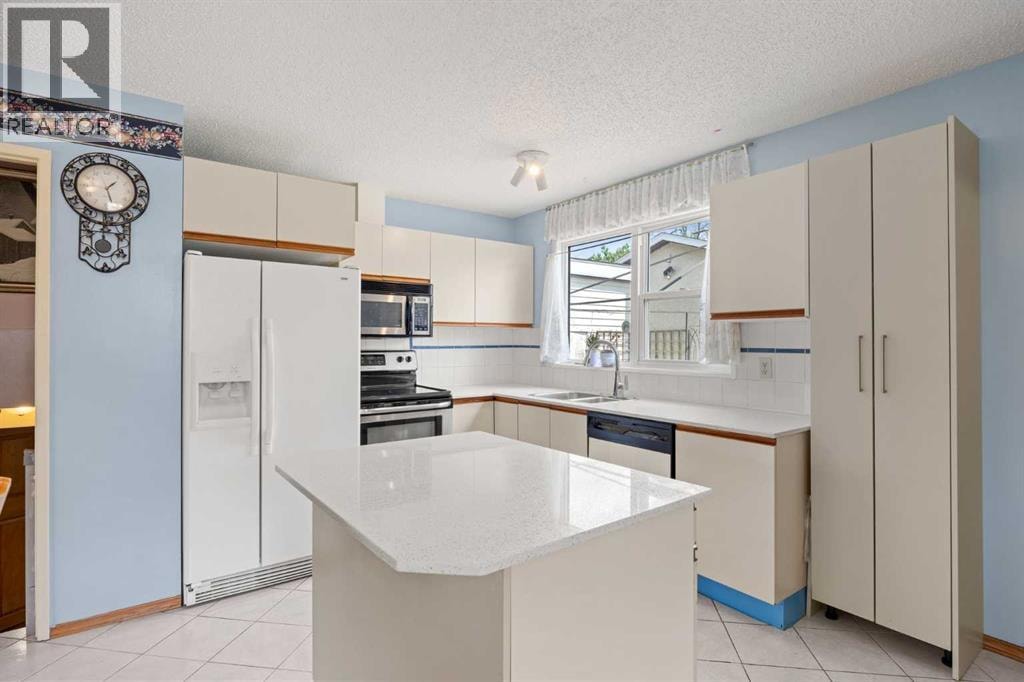 452 Manora Way NE — photo 18