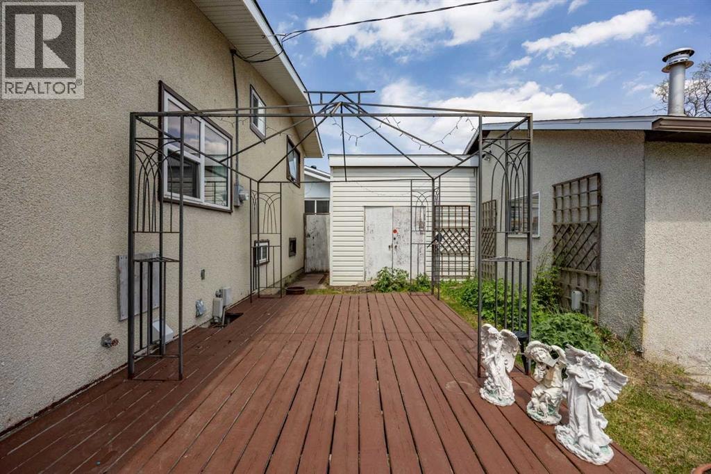 452 Manora Way NE — photo 39