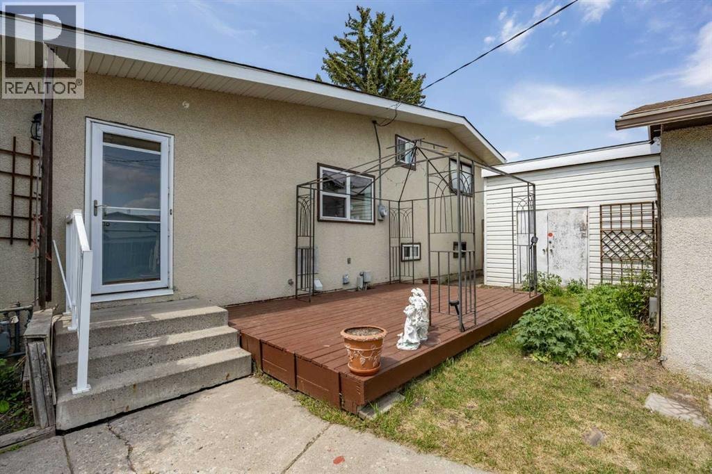 452 Manora Way NE — photo 40
