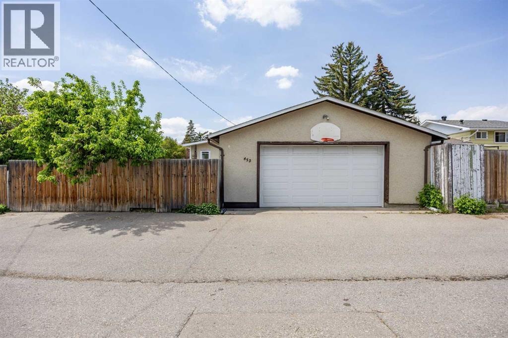 452 Manora Way NE — photo 43