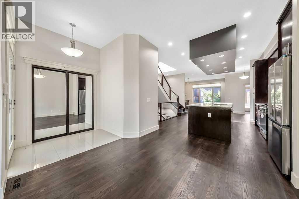 1136 17 Avenue NW — photo 7