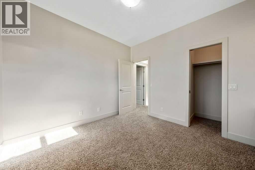 1136 17 Avenue NW — photo 21
