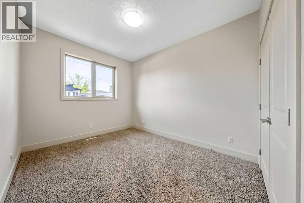 1136 17 Avenue NW — photo 22