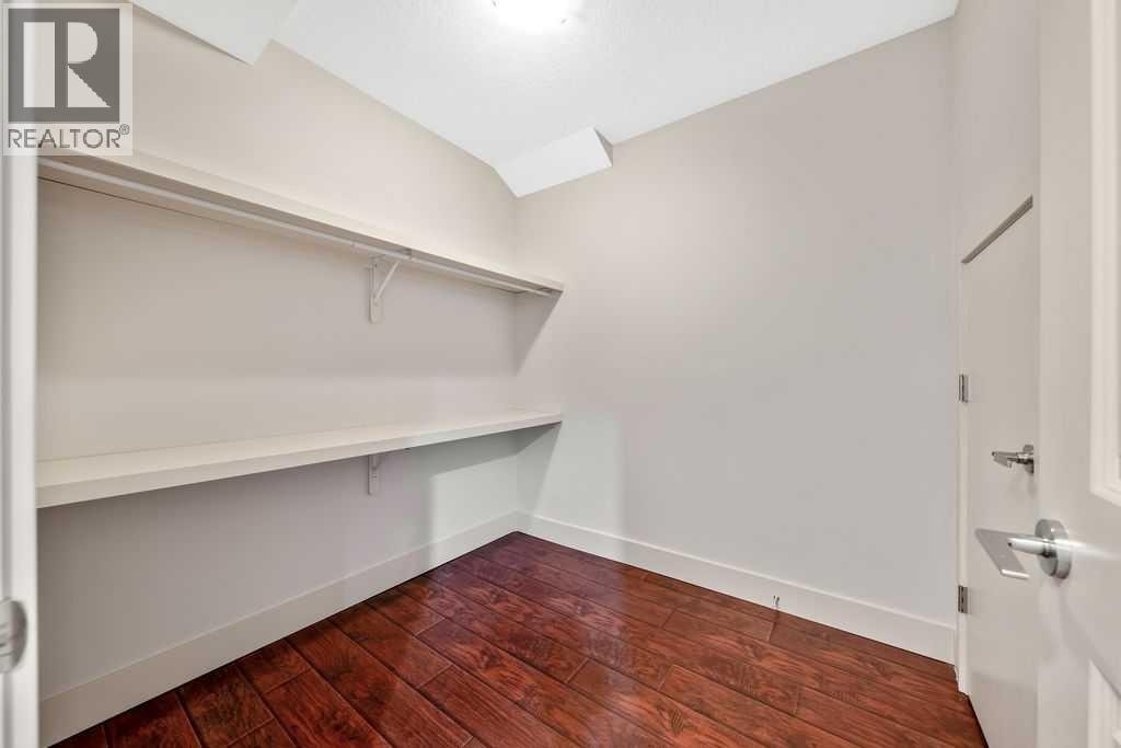 1136 17 Avenue NW — photo 35