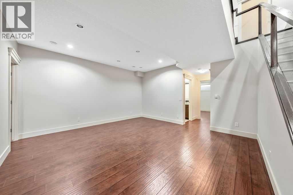 1136 17 Avenue NW — photo 31