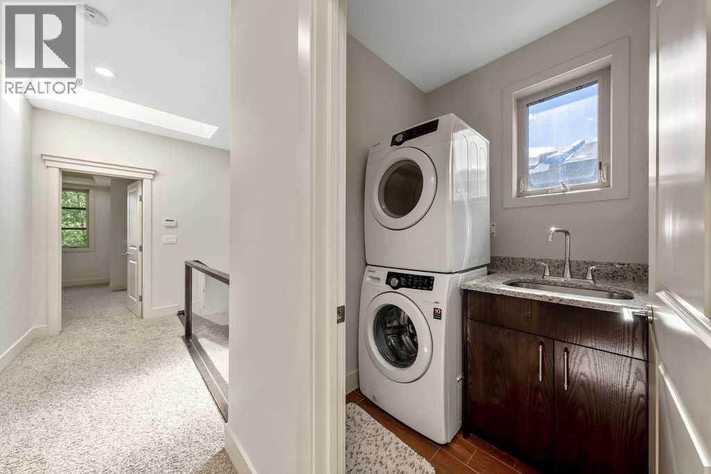 1136 17 Avenue NW — photo 17