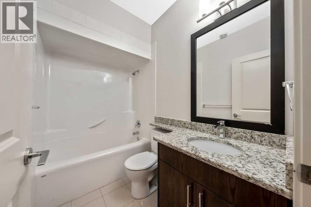 1136 17 Avenue NW — photo 34