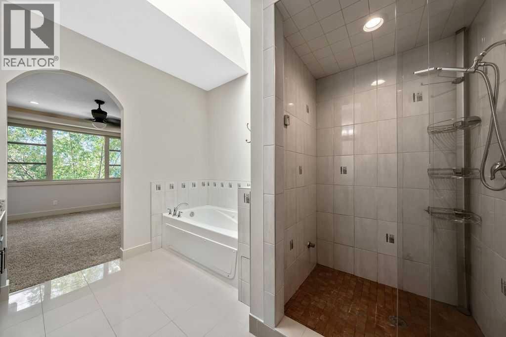 1136 17 Avenue NW — photo 29