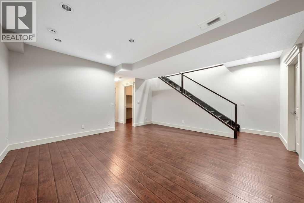 1136 17 Avenue NW — photo 32