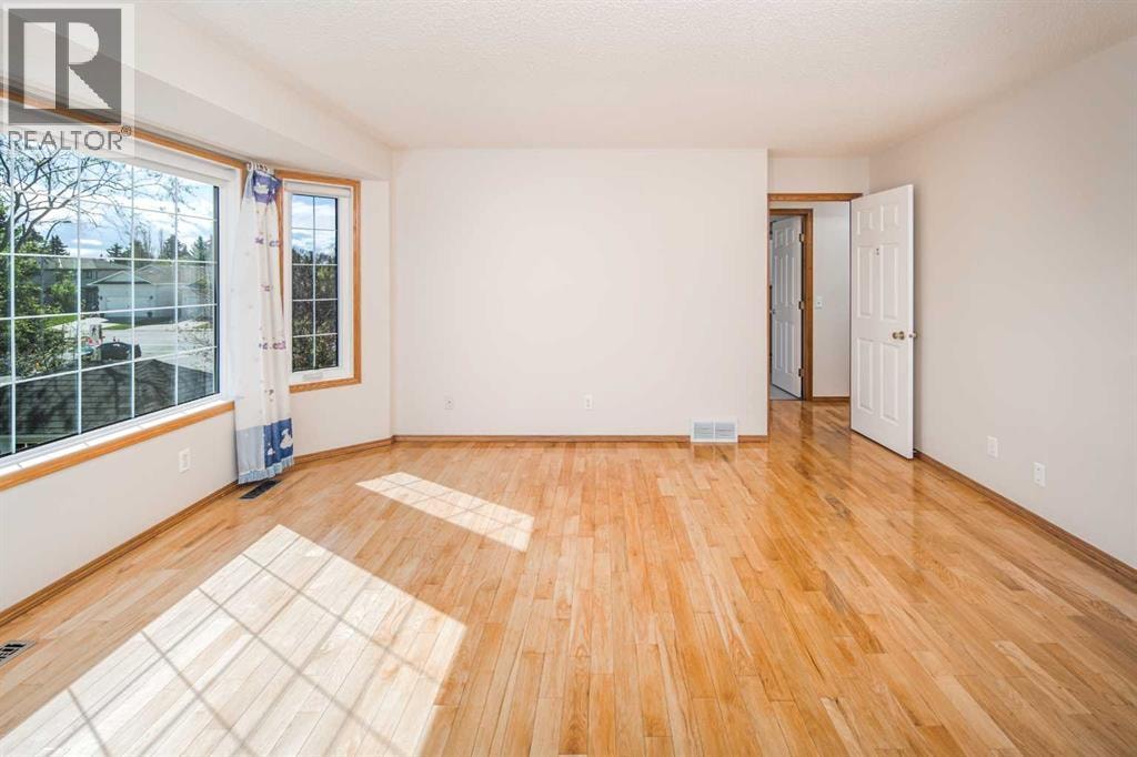 149 Sceptre Court NW — photo 20