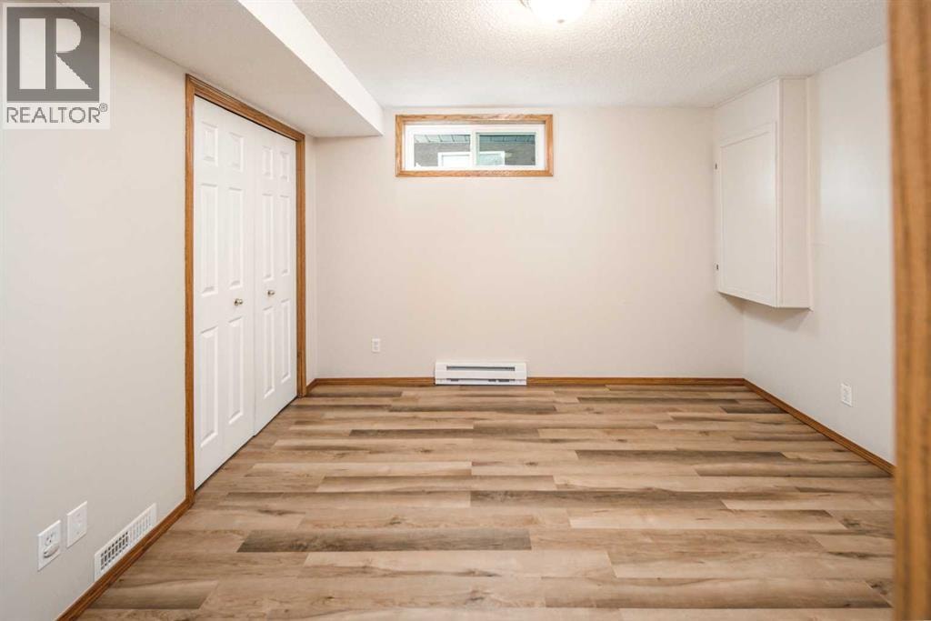 149 Sceptre Court NW — photo 27