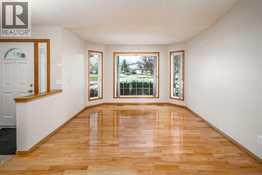 149 Sceptre Court NW — photo 10